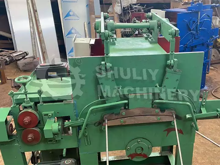 non-hook hanger machine